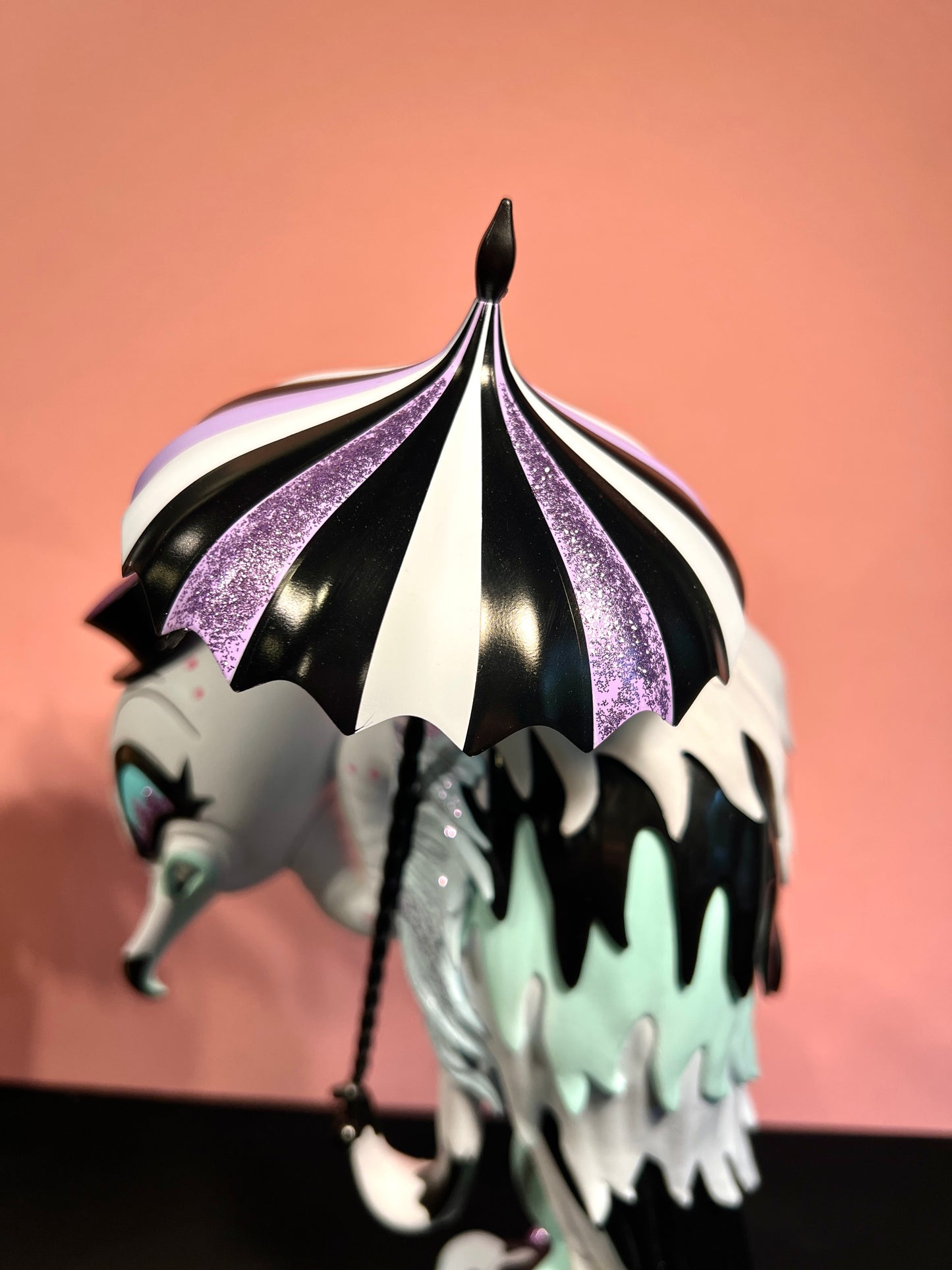 "Arctic Melt" Vultura Macabra Glitter-edition sculpture